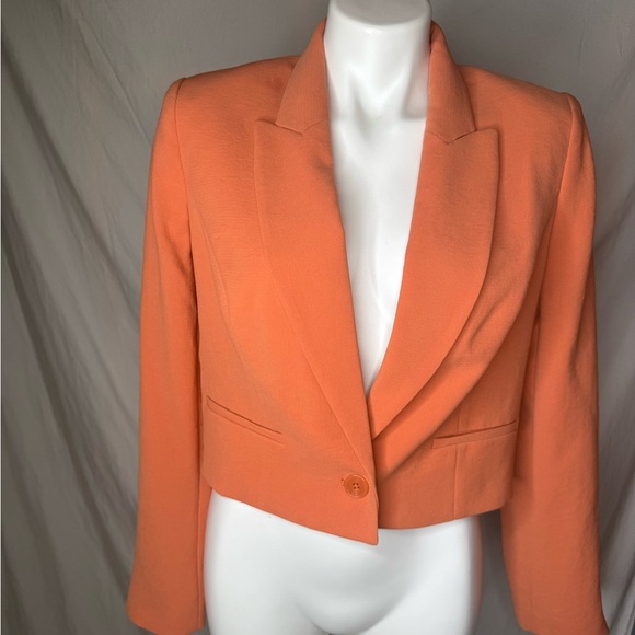 NWT Express Peachy Cropped Shoulder Padded Blazer Size Medium - Picture 3 of 5